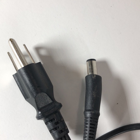 HP AC Adapter - Picture 3 of 3